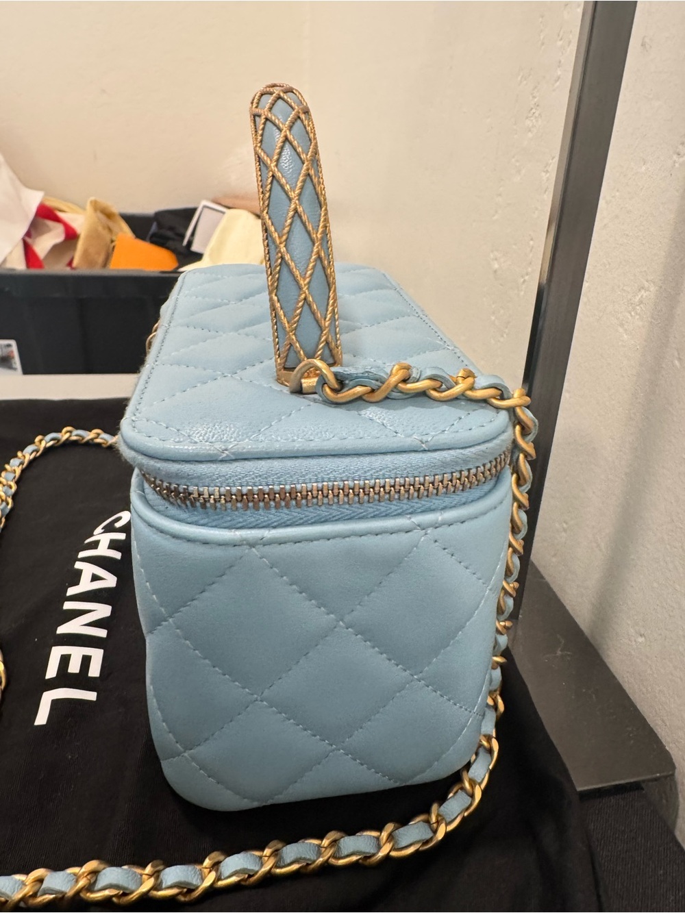 Chanel Lambskin Metal Twist Small Top Handle Vanity bag - Picture 4 of 9